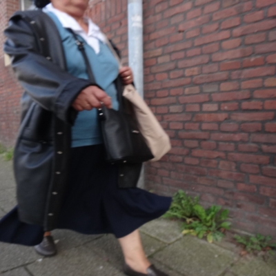 4989_een_dame_half_gouda.jpg